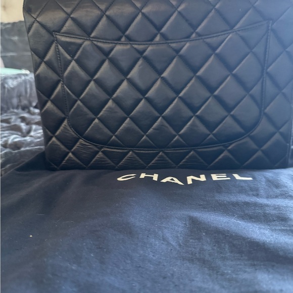 Chanel Classic Black Quilted Bag with Gold Chain - Picture 3 of 8